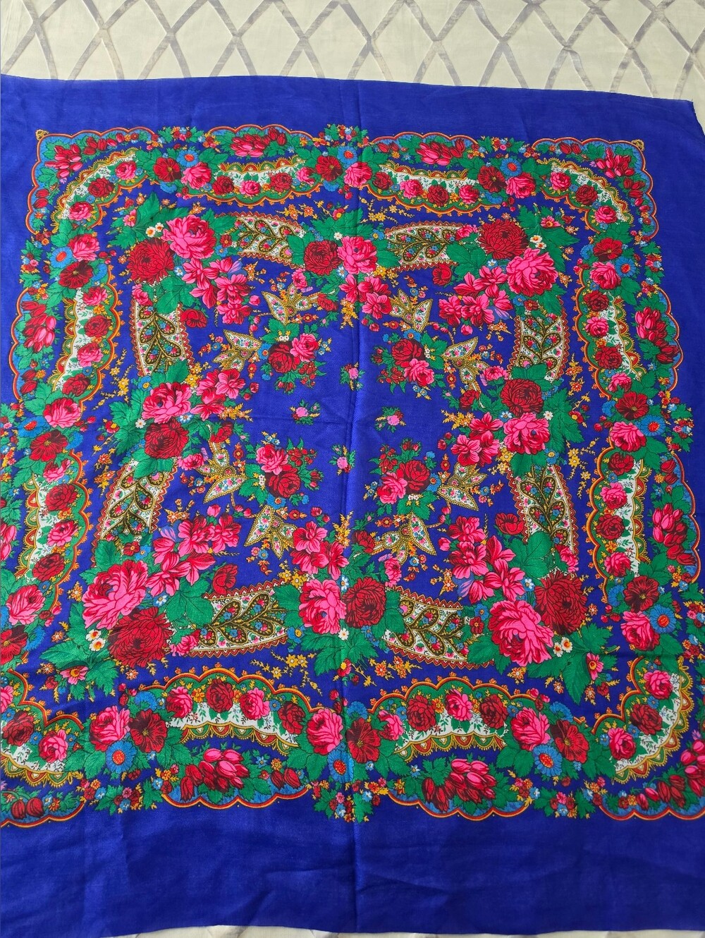 Vintage Ukrainian shawl "Hustka" large floral wool scarf, 48"x48", New no tag